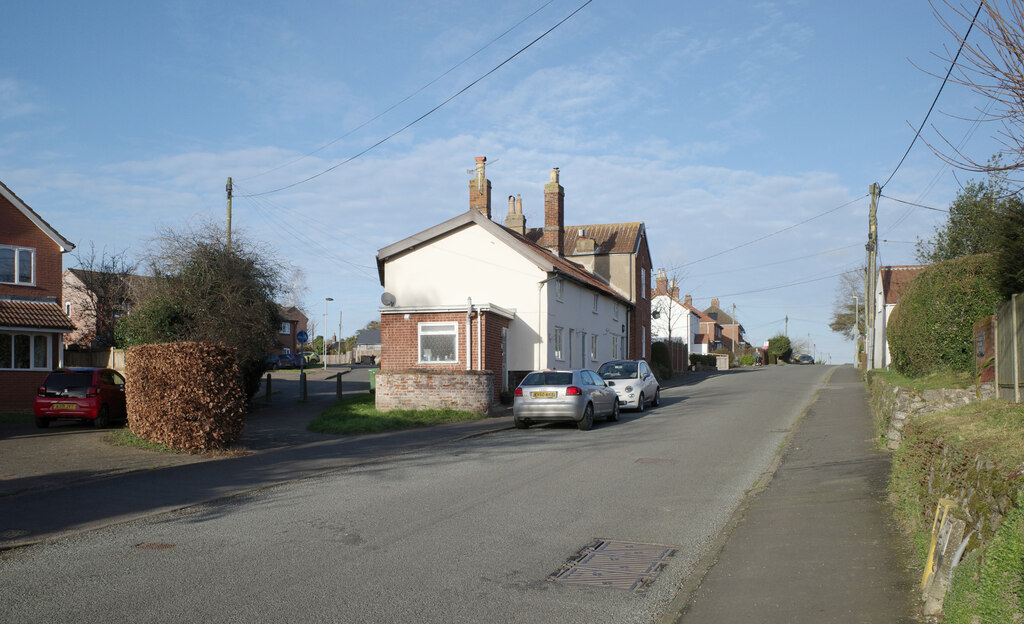 Melton Road, Wymondham © habiloid cc-by-sa/2.0 :: Geograph Britain and ...