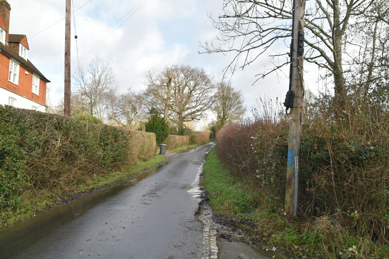 Meres Lane © N Chadwick cc-by-sa/2.0 :: Geograph Britain and Ireland