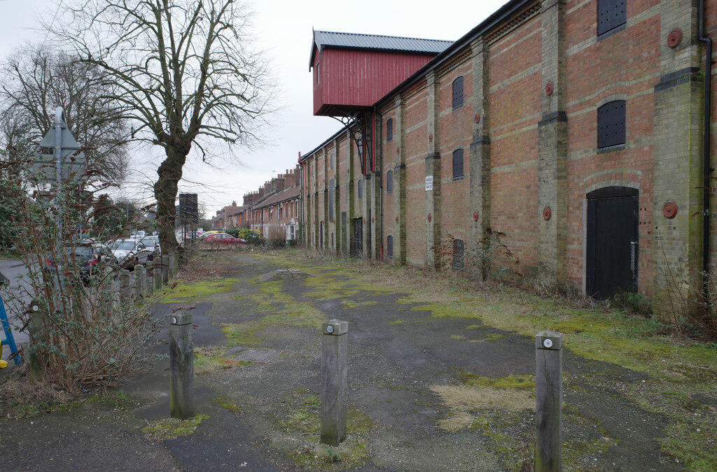 A malt house, Norwich Road (B1147),... © habiloid cc-by-sa/2.0 ...