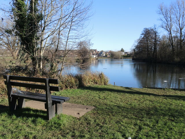 Lakeside in Lydney © Neil Owen cc-by-sa/2.0 :: Geograph Britain and Ireland