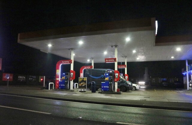 Petrol station on Watling Street,... © David Howard cc-by-sa/2.0 ...