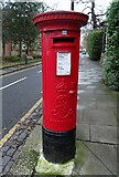 NZ2467 : Edward VII postbox on The Drive, Gosforth by JThomas
