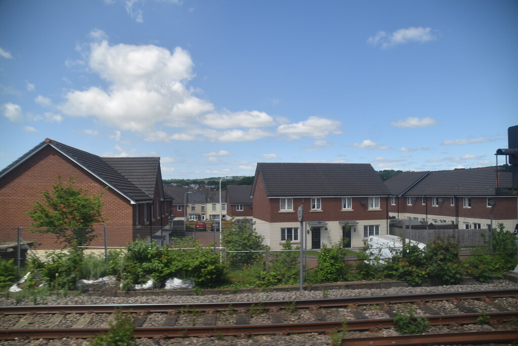 Houses, Pencoed © N Chadwick cc-by-sa/2.0 :: Geograph Britain and Ireland