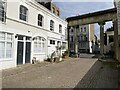 Ennismore Gardens Mews (Gate Arch)