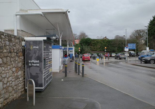 Tesco, Lôn Parcwr, Ruthin © habiloid :: Geograph Britain and Ireland