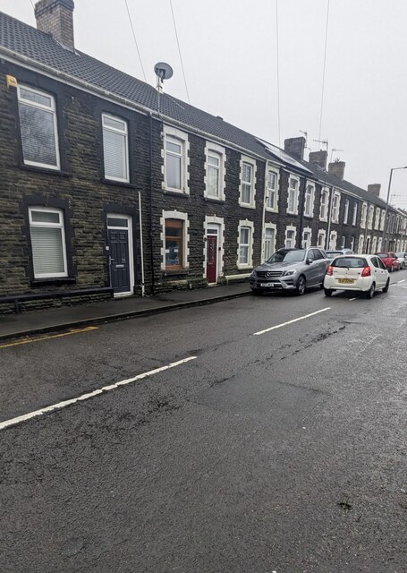 Row of stone houses, Rockingham Terrace,... © Jaggery :: Geograph ...