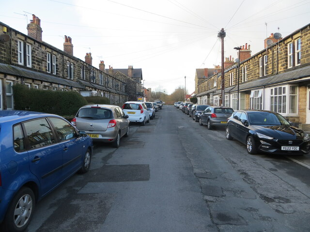 Wharfedale Place, Harlow Hill © Peter Wood :: Geograph Britain and Ireland