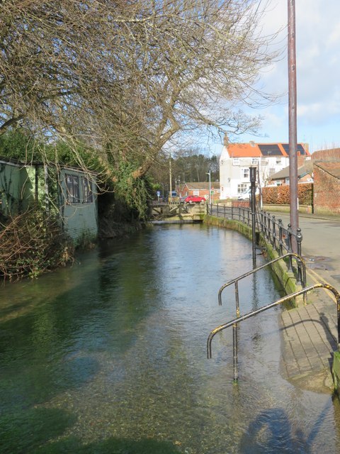 The Beck, Driffield © Gordon Hatton cc-by-sa/2.0 :: Geograph Britain ...