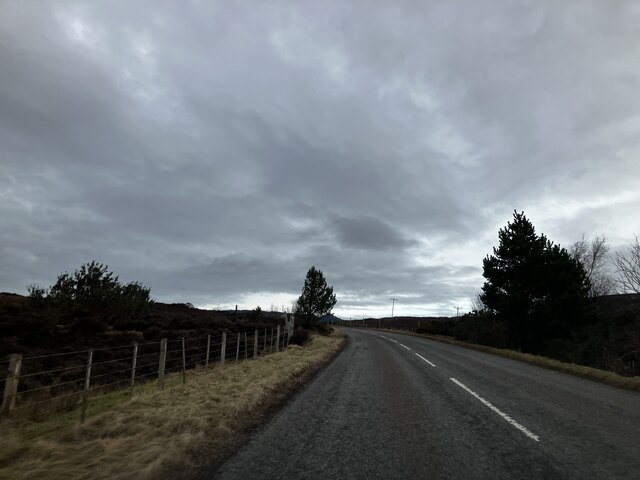 A835 northbound © Dave Thompson cc-by-sa/2.0 :: Geograph Britain and ...