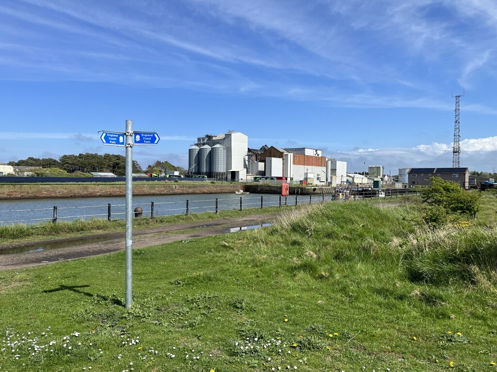 marshall-dock-and-carr-s-flour-mill-adrian-taylor-cc-by-sa-2-0