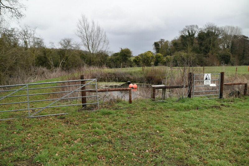 Small pond © N Chadwick cc-by-sa/2.0 :: Geograph Britain and Ireland