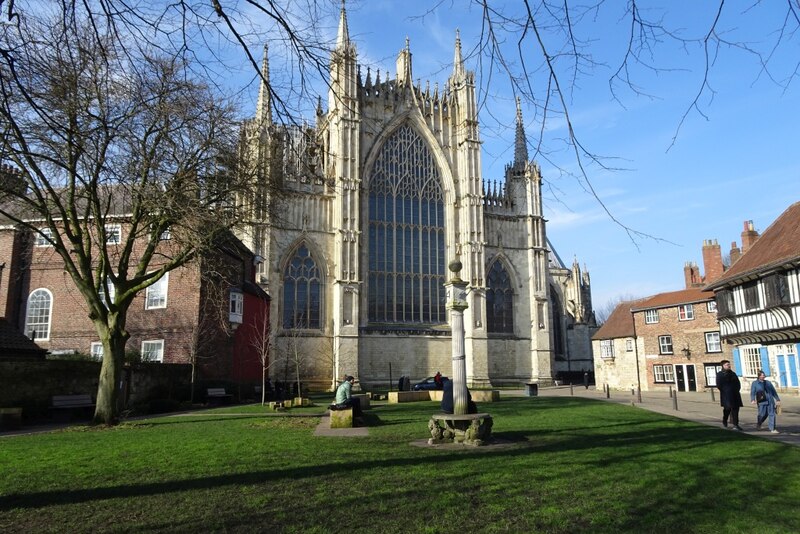 College Green and York Minster © DS Pugh cc-by-sa/2.0 :: Geograph ...