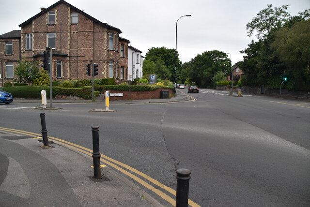 Barrington Rd © N Chadwick cc-by-sa/2.0 :: Geograph Britain and Ireland