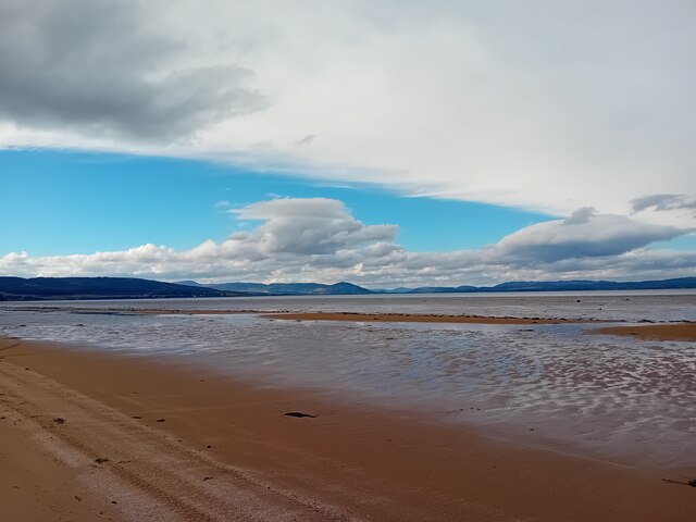 Dornoch Firth © David Bremner cc-by-sa/2.0 :: Geograph Britain and Ireland