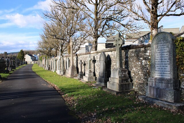 Helensburgh Cemetery © Richard Sutcliffe cc-by-sa/2.0 :: Geograph ...