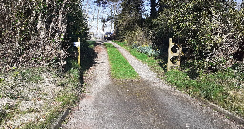 entrance-to-house-41-from-layby-on-roger-templeman-geograph