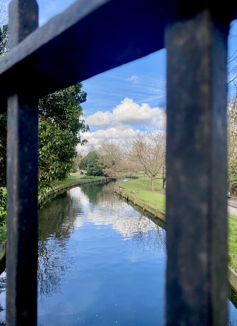 New River, Enfield © Alan Hughes cc-by-sa/2.0 :: Geograph Britain and ...