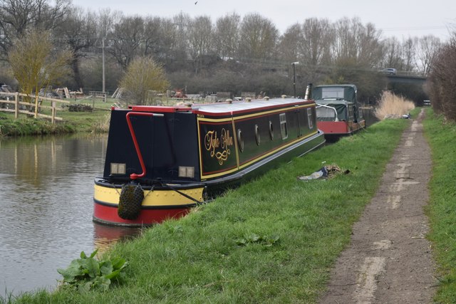 Boats moored below Grove Lock © David Martin :: Geograph Britain and ...