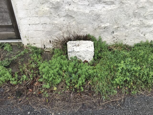 Old Boundary Marker in Perranwell... © P Barnett cc-by-sa/2.0 ...