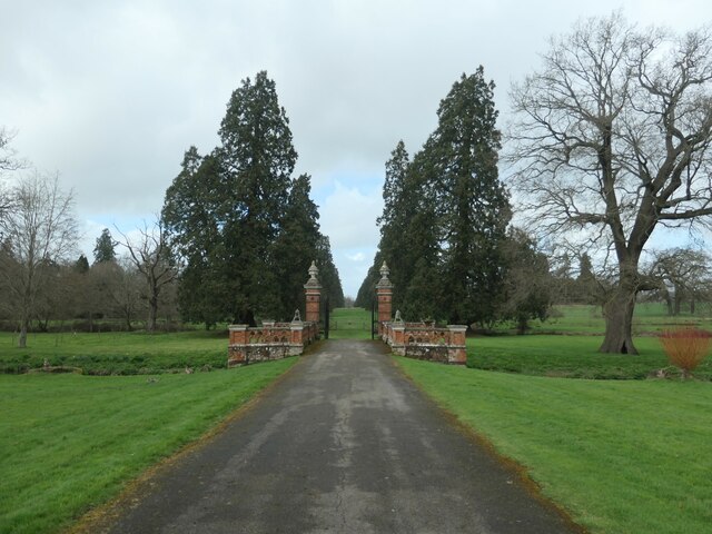 Elvetham Hall bridge, over the River... © Christine Johnstone cc-by-sa ...