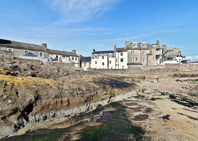 Knox's Port - Millport, Isle of Cumbrae © Raibeart MacAoidh cc-by-sa/2. ...