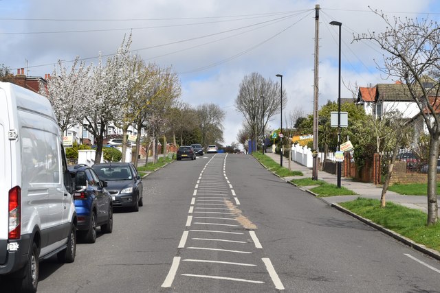 Looking up Downsview Road © David Martin cc-by-sa/2.0 :: Geograph ...