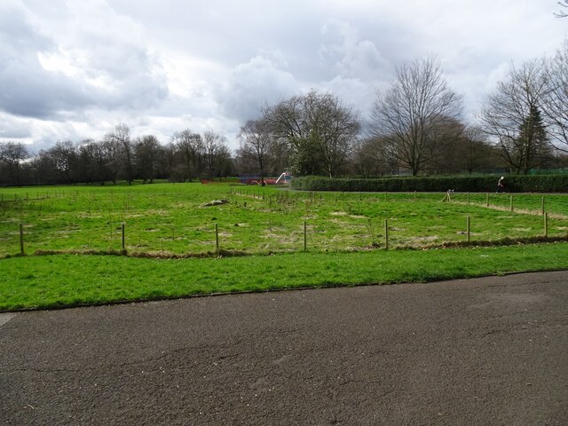 East Park Scene © Gordon Griffiths cc-by-sa/2.0 :: Geograph Britain and ...