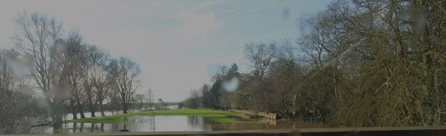 Flooded River Trent from Kelham Bridge... © Simon Tomson :: Geograph ...