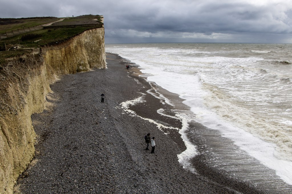 Waves breaking on the beach at Birling... © Andrew Diack cc-by-sa/2.0 ...