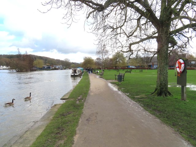 The Thames Path © Steve Daniels :: Geograph Britain and Ireland