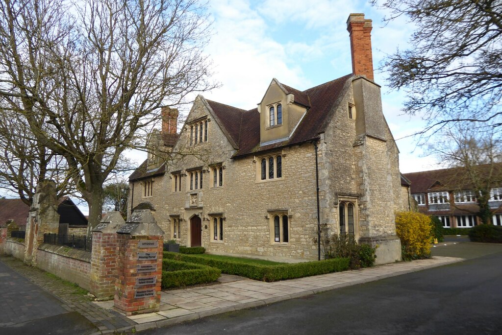 Master's Court © Philip Halling cc-by-sa/2.0 :: Geograph Britain and ...