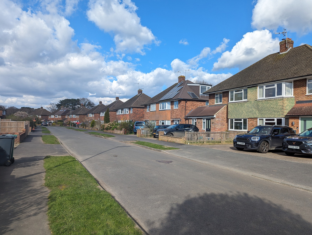 The Meadway, Horley © Robin Webster cc-by-sa/2.0 :: Geograph Britain ...