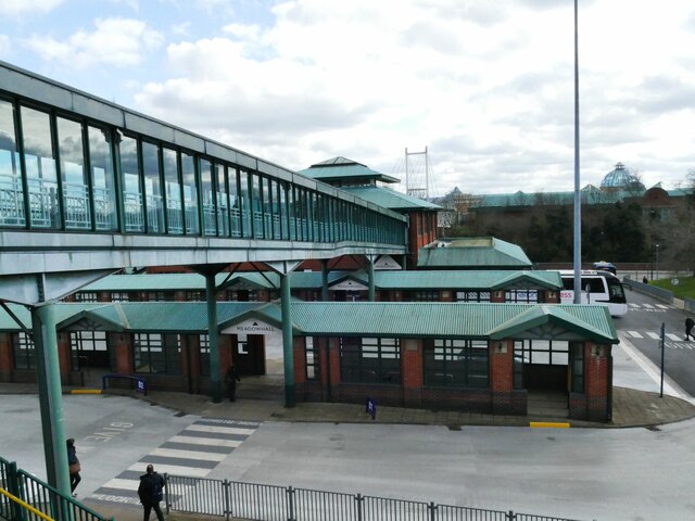 Meadowhall station footbridge © Stephen Craven cc-by-sa/2.0 :: Geograph ...