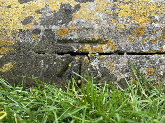 Benchmark, St Peters Church, North... © Adrian Taylor cc-by-sa/2.0 ...