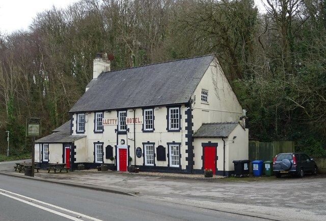 The Lletty Hotel, Mostyn © JThomas :: Geograph Britain and Ireland