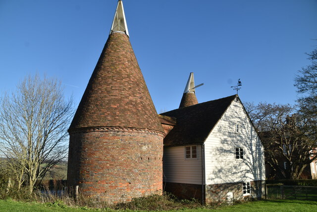 Maplesden Farm Oast © N Chadwick cc-by-sa/2.0 :: Geograph Britain and ...