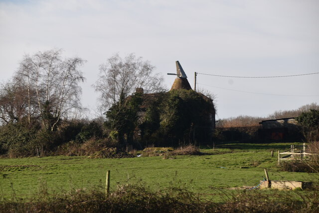 Mount Le Hoe Oast © N Chadwick :: Geograph Britain and Ireland