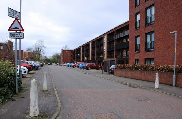 The rear of flats on Govan Road © Richard Sutcliffe cc-by-sa/2.0 ...