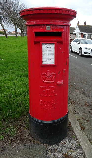 Elizabeth II postbox on the Rhyl Coast... © JThomas :: Geograph Britain ...