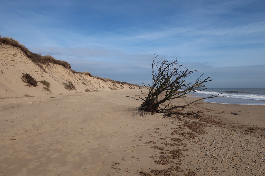 Beach at Hemsby © Hugh Venables cc-by-sa/2.0 :: Geograph Britain and ...