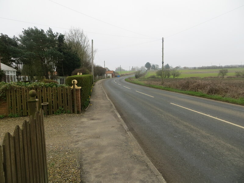 Atwick Road (B1242) at Northorpe © Peter Wood cc-by-sa/2.0 :: Geograph ...