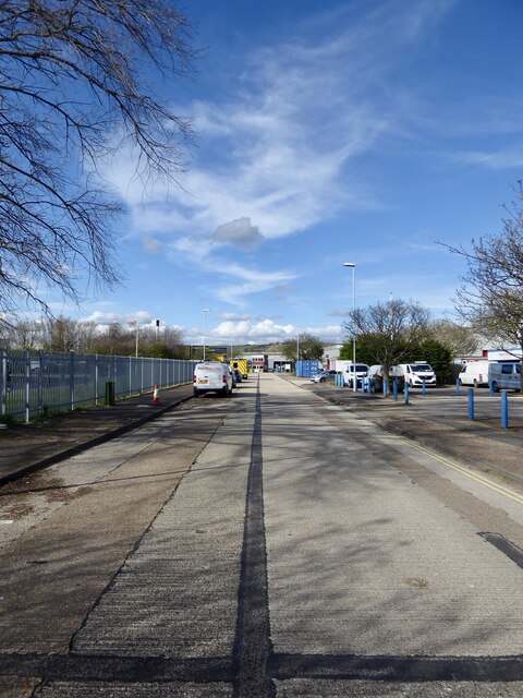 Dominion Way, East Worthing Trading... © Simon Carey :: Geograph ...