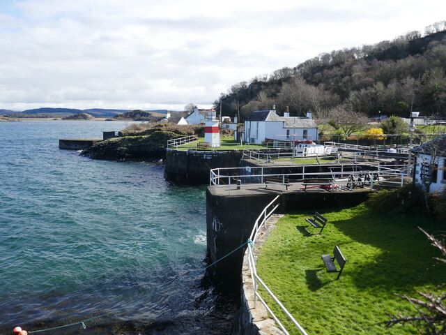 Sea Lock at Crinan © Jonathan Thacker :: Geograph Britain and Ireland