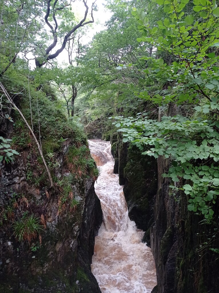 Fall in Ingleton Waterfalls Trail © Dani cc-by-sa/2.0 :: Geograph ...