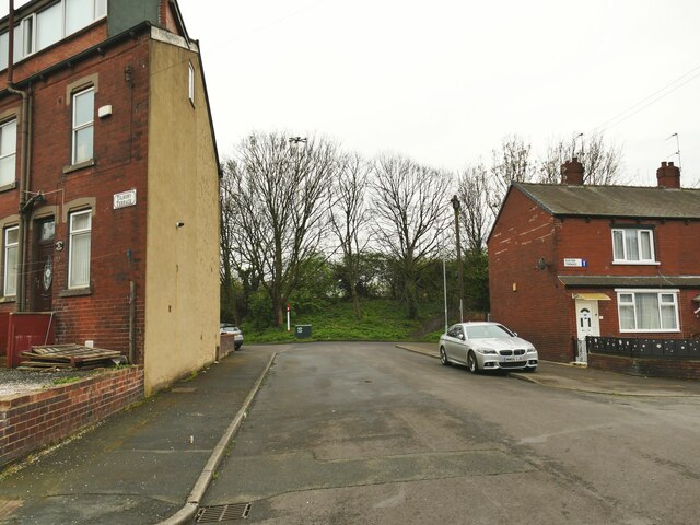 Dead end of Ingram Road © Stephen Craven cc-by-sa/2.0 :: Geograph ...