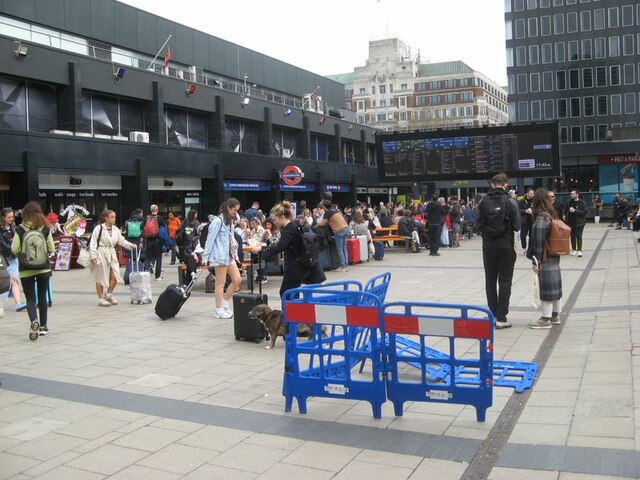 Euston Station plaza © Jonathan Wilkins :: Geograph Britain and Ireland