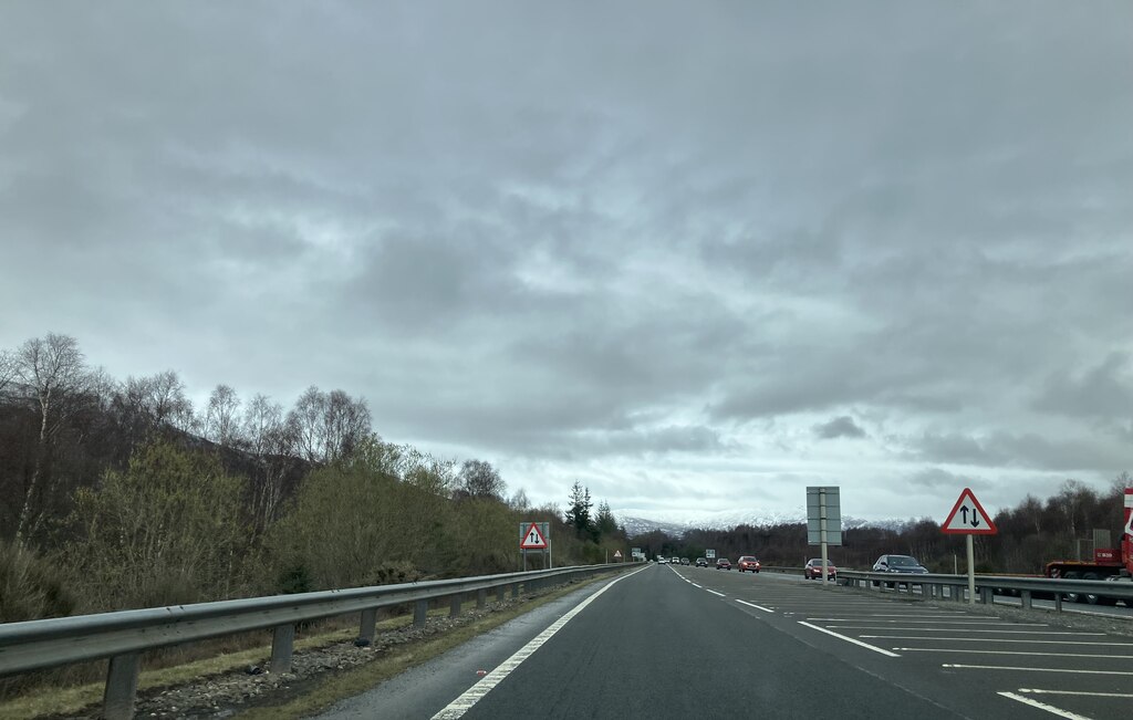 Dual carriageway ends - A9 northbound © Dave Thompson cc-by-sa/2.0 ...