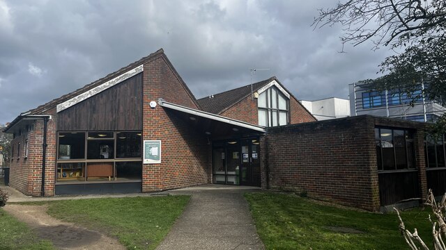 Northwood Hills library, Potter Street © Bryn Holmes cc-by-sa/2.0 ...