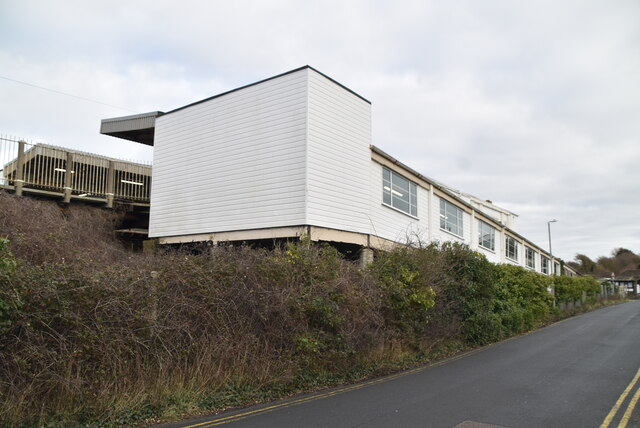 Cooden Beach Station © N Chadwick cc-by-sa/2.0 :: Geograph Britain and ...