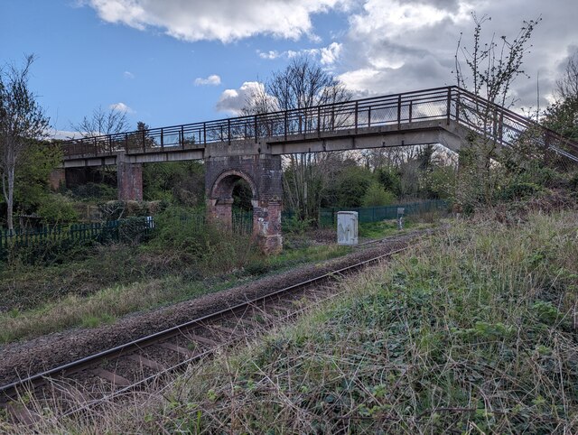 Footbridge over the railway line © TCExplorer :: Geograph Britain and ...